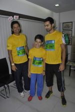 Ashmit Patel, Shaan, Darsheel Safary at Standard Chartered Mumbai Marathon in Mumbai on 14th Jan 2012 (27).JPG